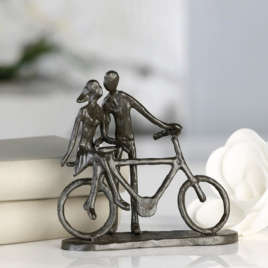Sculptuur 'Pair on bike'